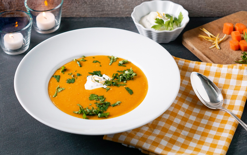 Rezeptbild für Möhrensuppe mit roten oder gelben Linsen